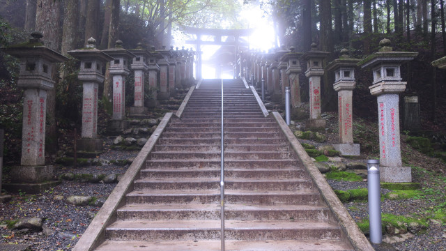 三峯神社 遥拝所へ